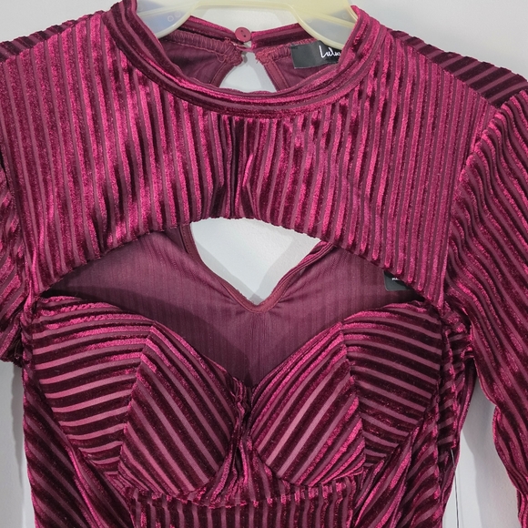 Lulu's Always Alluring Burgundy Striped Velvet Cutout Long Sleeve Top Sz XS NWT - Picture 4 of 12